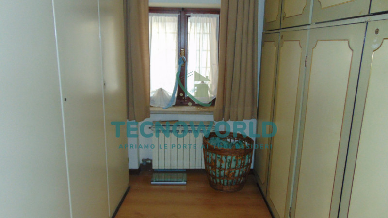 Scopri questa splendida casa a schiera situata nel cuore di Thiene. Con una superficie totale 240...