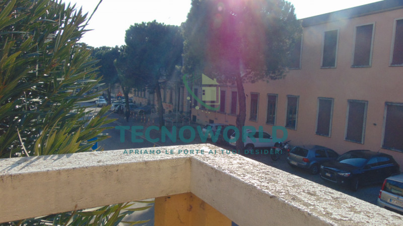 Scopri questa splendida casa a schiera situata nel cuore di Thiene. Con una superficie totale 240...