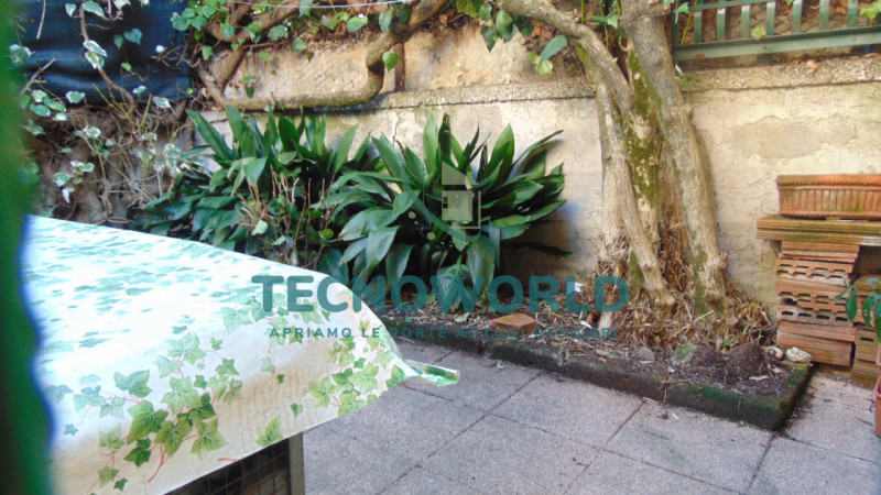 Scopri questa splendida casa a schiera situata nel cuore di Thiene. Con una superficie totale 240...