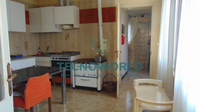 Scopri questa splendida casa a schiera situata nel cuore di Thiene. Con una superficie totale 240...