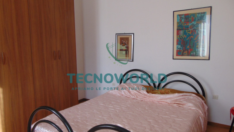 Scopri questa splendida casa a schiera situata nel cuore di Thiene. Con una superficie totale 240...