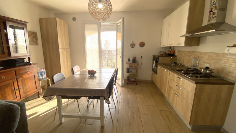 THIENE: proponiamo un appartamento signorile di ben 90 mq situato al piano secondo di un edificio...