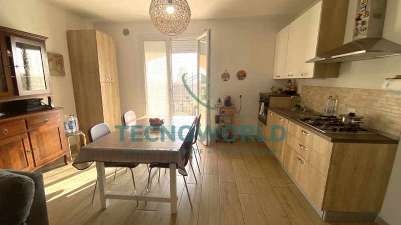 THIENE: proponiamo un appartamento signorile di ben 90 mq situato al piano secondo di un edificio...