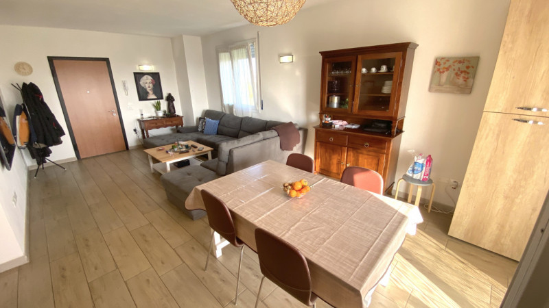 THIENE: proponiamo un appartamento signorile di ben 90 mq situato al piano secondo di un edificio...