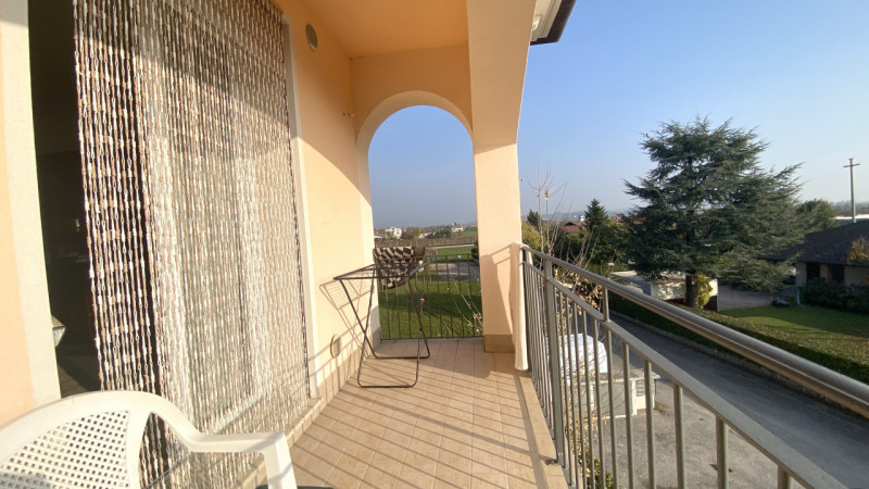 THIENE: proponiamo un appartamento signorile di ben 90 mq situato al piano secondo di un edificio...