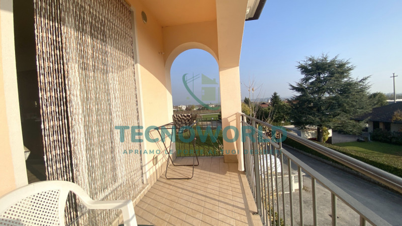 THIENE: proponiamo un appartamento signorile di ben 90 mq situato al piano secondo di un edificio...