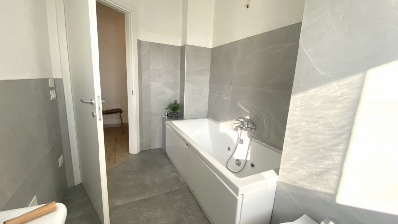 THIENE: proponiamo un appartamento signorile di ben 90 mq situato al piano secondo di un edificio...