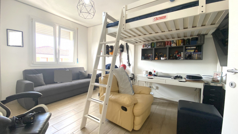 THIENE: proponiamo un appartamento signorile di ben 90 mq situato al piano secondo di un edificio...