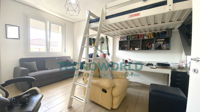 THIENE: proponiamo un appartamento signorile di ben 90 mq situato al piano secondo di un edificio...