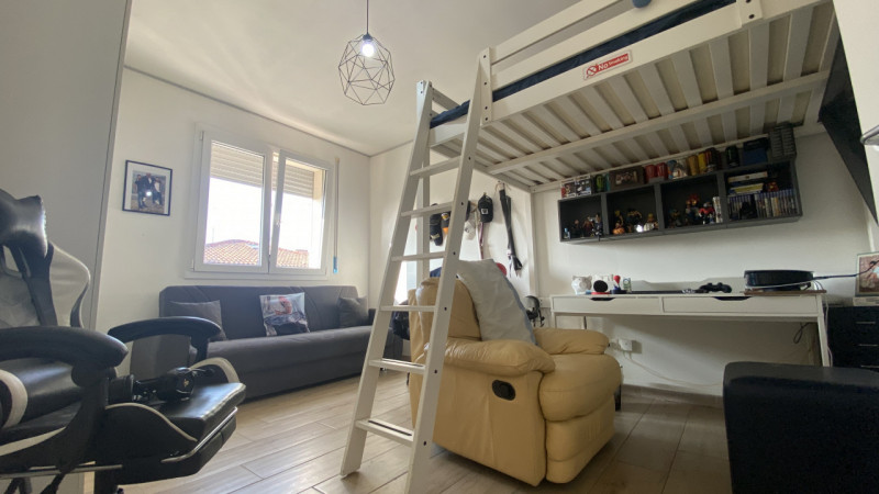 THIENE: proponiamo un appartamento signorile di ben 90 mq situato al piano secondo di un edificio...