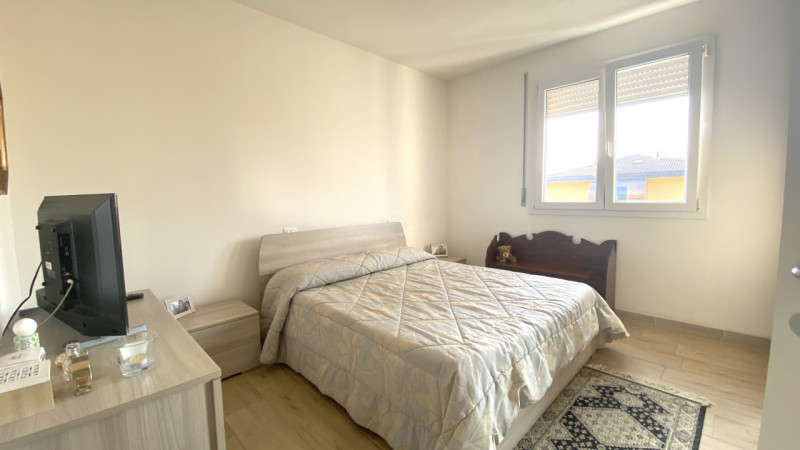 THIENE: proponiamo un appartamento signorile di ben 90 mq situato al piano secondo di un edificio...