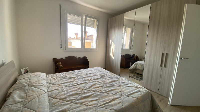 THIENE: proponiamo un appartamento signorile di ben 90 mq situato al piano secondo di un edificio...