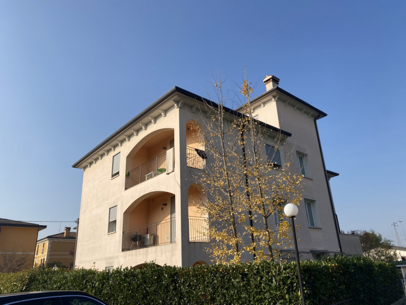 THIENE: proponiamo un appartamento signorile di ben 90 mq situato al piano secondo di un edificio...