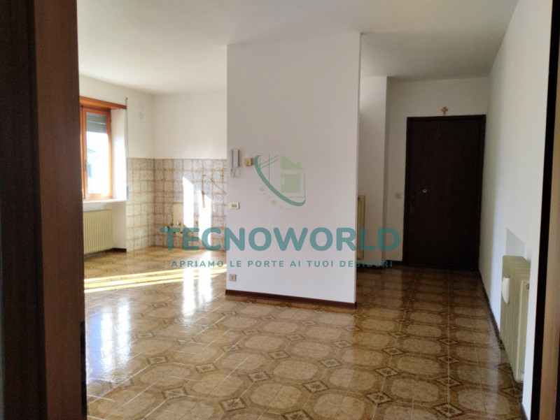 THIENE: In zona residenziale tranquilla ma comoda ai servizi, appartamento di 90 mq situato al pi...