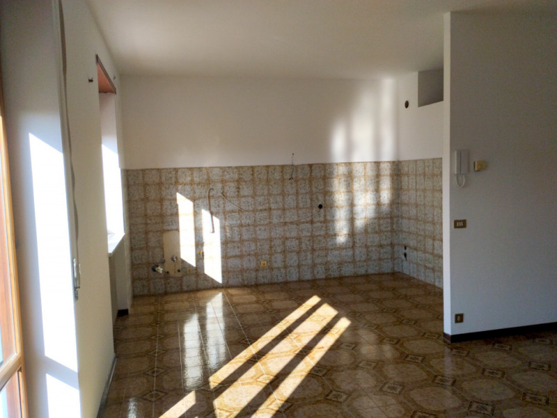 THIENE: In zona residenziale tranquilla ma comoda ai servizi, appartamento di 90 mq situato al pi...