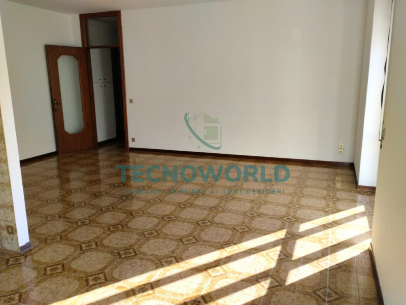 THIENE: In zona residenziale tranquilla ma comoda ai servizi, appartamento di 90 mq situato al pi...