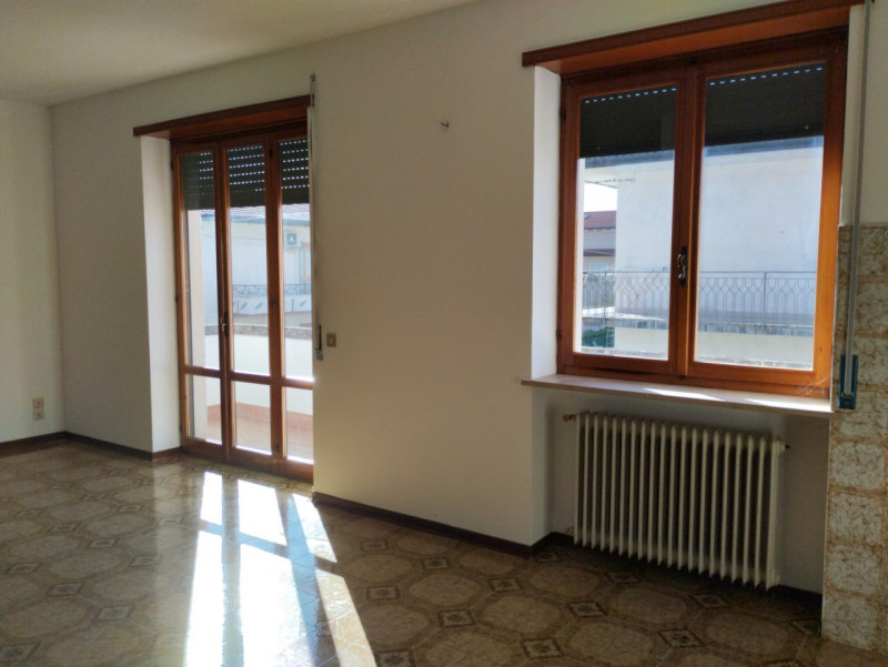 THIENE: In zona residenziale tranquilla ma comoda ai servizi, appartamento di 90 mq situato al pi...