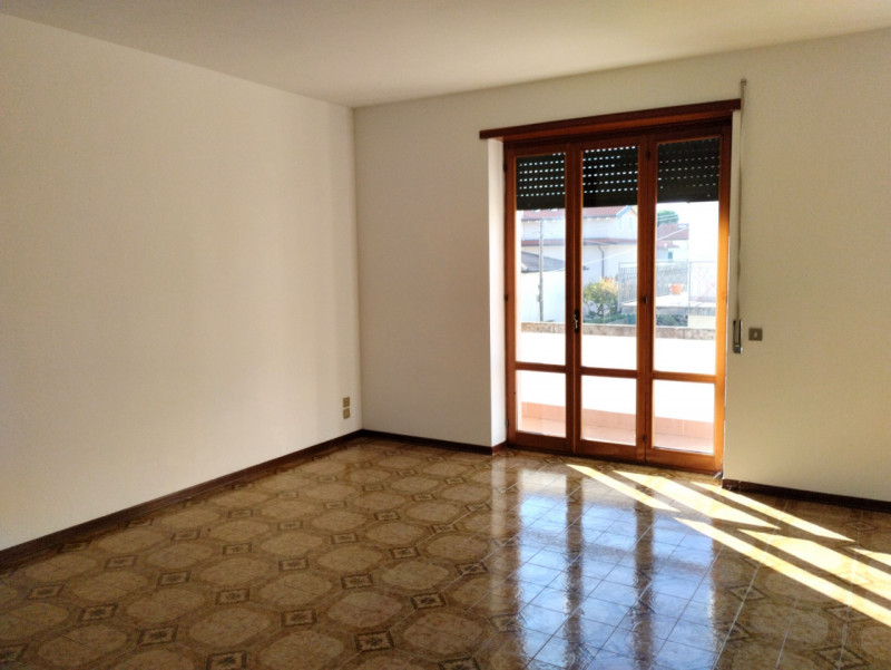 THIENE: In zona residenziale tranquilla ma comoda ai servizi, appartamento di 90 mq situato al pi...