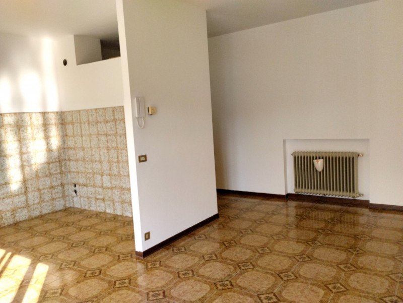 THIENE: In zona residenziale tranquilla ma comoda ai servizi, appartamento di 90 mq situato al pi...