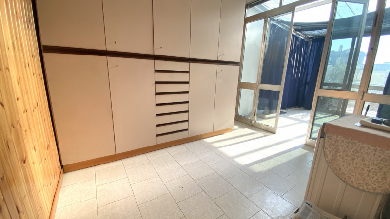 THIENE. In prossimità del centro spazioso appartamento di 130 mq. L'immobile offre spazi interni ...