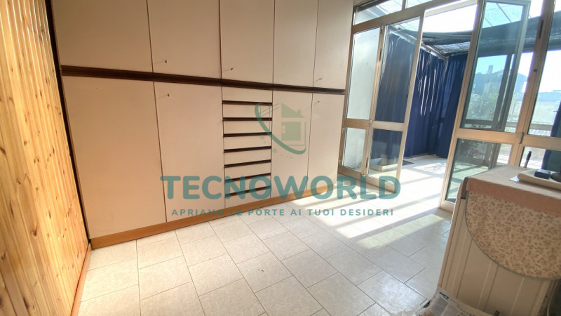 THIENE. In prossimità del centro spazioso appartamento di 130 mq. L'immobile offre spazi interni ...