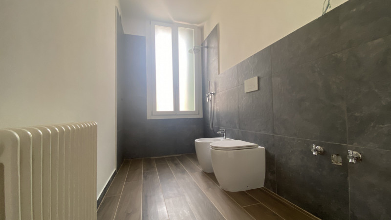 Nel cuore pulsante di Thiene, proponiamo in vendita un appartamento signorile che rappresenta una...