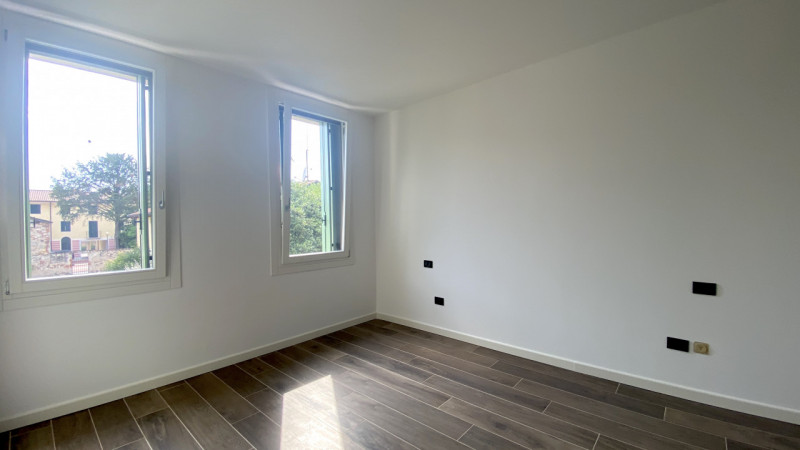 Nel cuore pulsante di Thiene, proponiamo in vendita un appartamento signorile che rappresenta una...