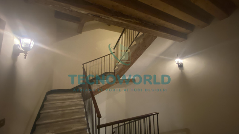 Nel cuore pulsante di Thiene, proponiamo in vendita un appartamento signorile che rappresenta una...