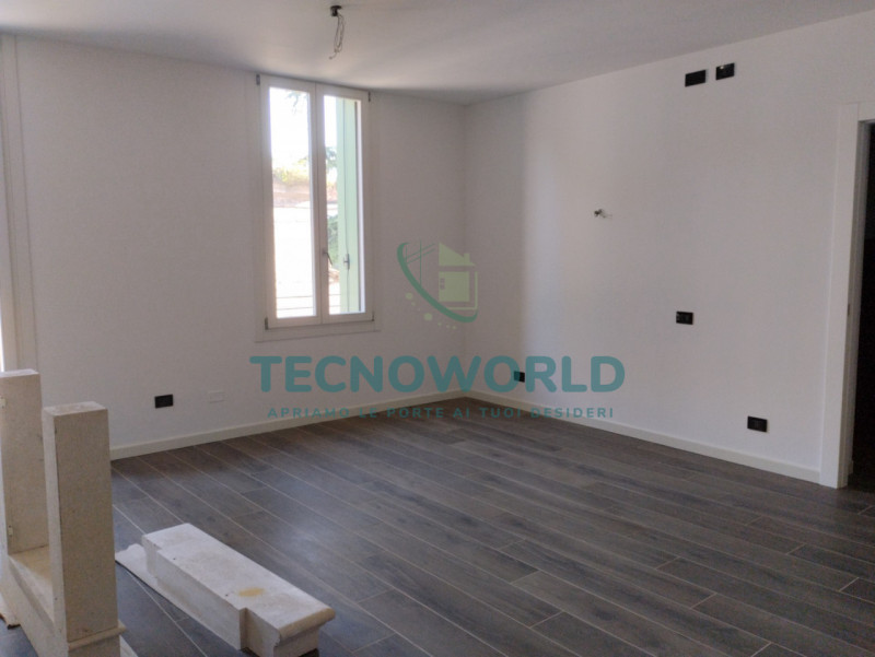 Nel cuore pulsante di Thiene, proponiamo in vendita un appartamento signorile che rappresenta una...