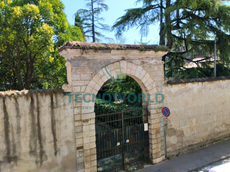 Nel cuore pulsante di Thiene, proponiamo in vendita un appartamento signorile che rappresenta una...