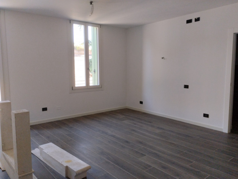 Nel cuore pulsante di Thiene, proponiamo in vendita un appartamento signorile che rappresenta una...