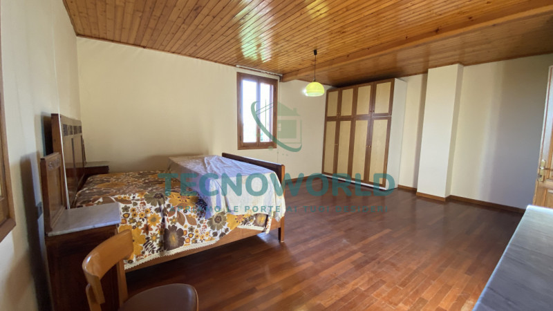 Scopri questa storica abitazione rustica situata nel cuore di Thiene, nella tranquilla zona di Sa...