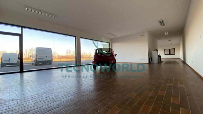 Se stai cercando un'opportunità unica per avviare o espandere la tua attività, questo negozio di ...