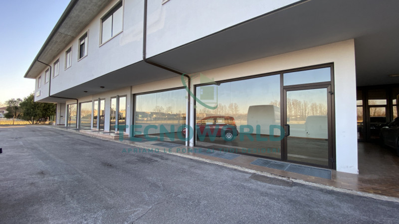 Se stai cercando un'opportunità unica per avviare o espandere la tua attività, questo negozio di ...