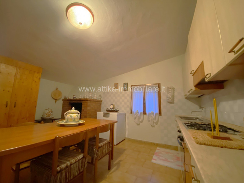 Porzione di Bifamiliare con Superficie Abitativa di 150 mq in Centro a Lozzo Atestino

Si propone...