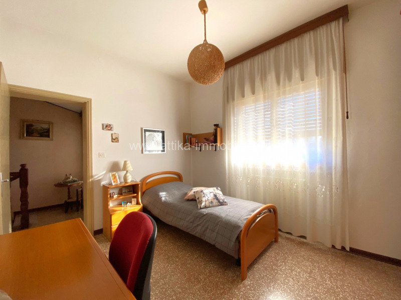 Porzione di Bifamiliare con Superficie Abitativa di 150 mq in Centro a Lozzo Atestino

Si propone...