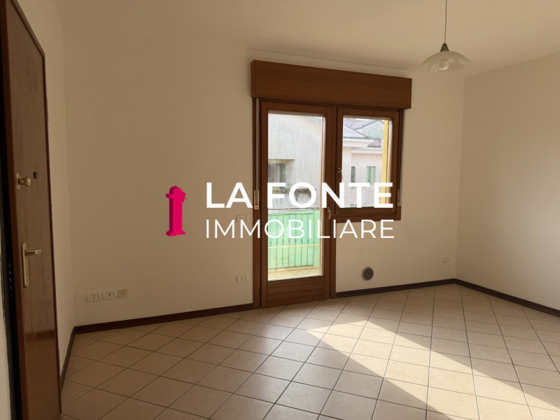 STRA in posizione centralissima e comoda a tutti i principali servizi, proponiamo in vendita un a...