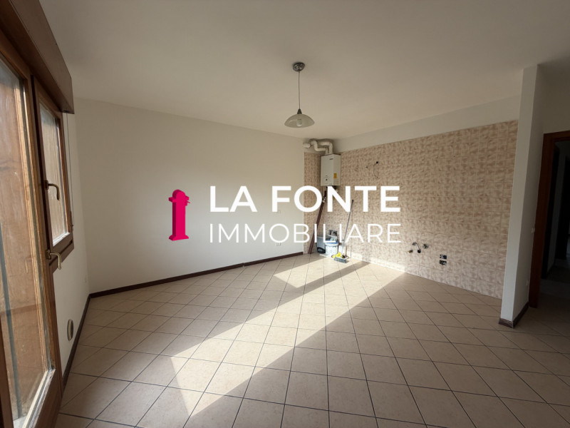 STRA in posizione centralissima e comoda a tutti i principali servizi, proponiamo in vendita un a...