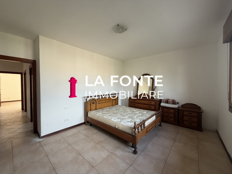 STRA in posizione centralissima e comoda a tutti i principali servizi, proponiamo in vendita un a...