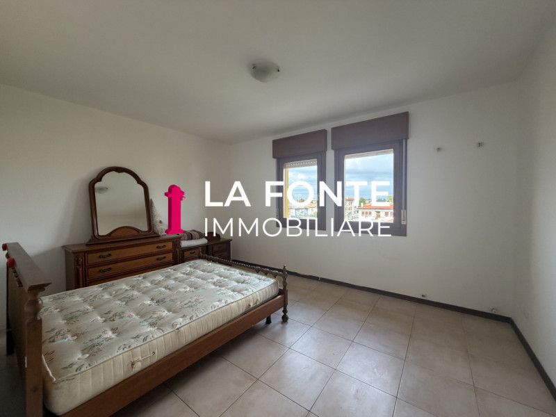 STRA in posizione centralissima e comoda a tutti i principali servizi, proponiamo in vendita un a...