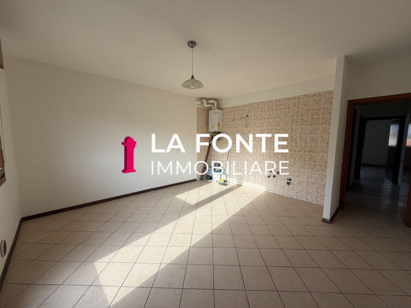 STRA in posizione centralissima e comoda a tutti i principali servizi, proponiamo in vendita un a...