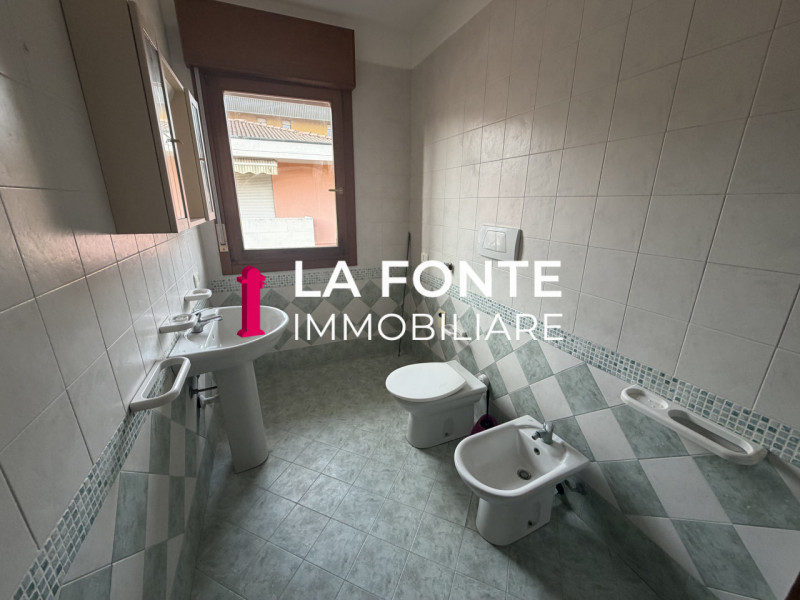 STRA in posizione centralissima e comoda a tutti i principali servizi, proponiamo in vendita un a...