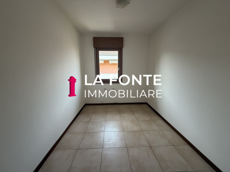 STRA in posizione centralissima e comoda a tutti i principali servizi, proponiamo in vendita un a...