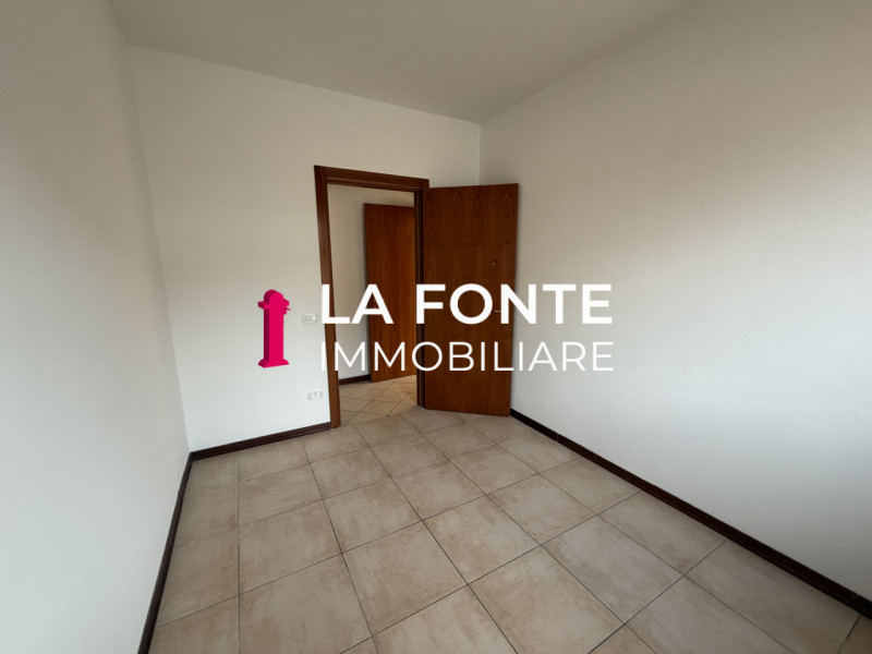 STRA in posizione centralissima e comoda a tutti i principali servizi, proponiamo in vendita un a...