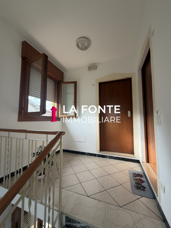 STRA in posizione centralissima e comoda a tutti i principali servizi, proponiamo in vendita un a...