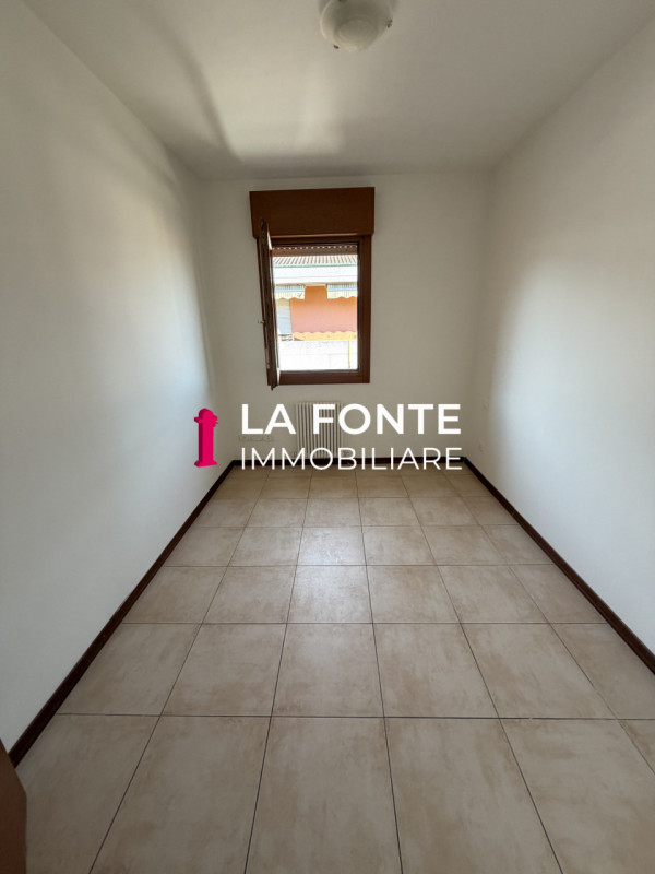 STRA in posizione centralissima e comoda a tutti i principali servizi, proponiamo in vendita un a...