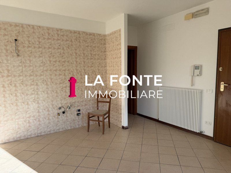 STRA in posizione centralissima e comoda a tutti i principali servizi, proponiamo in vendita un a...