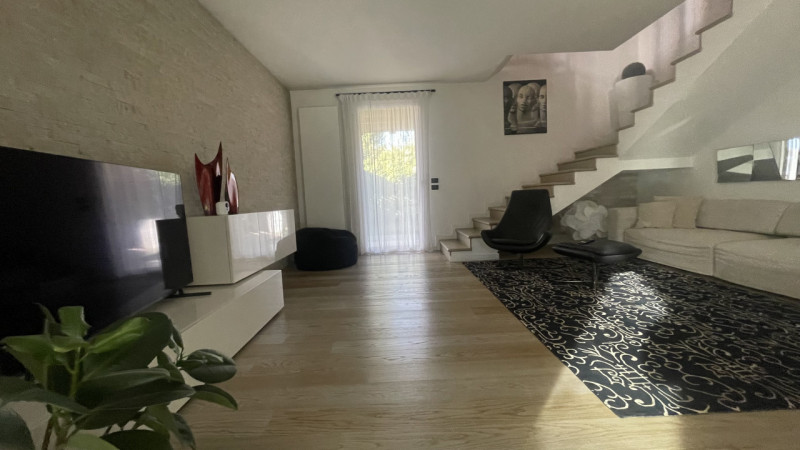 PADOVA-SALBORO: Classe Energetica C - EPgl,nren 87,57 kWh/m2 anno.
Porzione indipendente di testa...