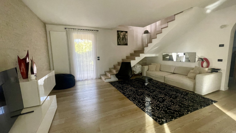 PADOVA-SALBORO: Classe Energetica C - EPgl,nren 87,57 kWh/m2 anno.
Porzione indipendente di testa...