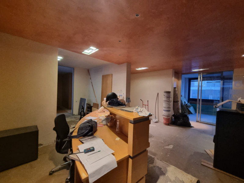 Piazza de Gasperi Nicoletta Dardilli di AD Casa Padova propone in vendita ufficio di mq 500 ca ca...